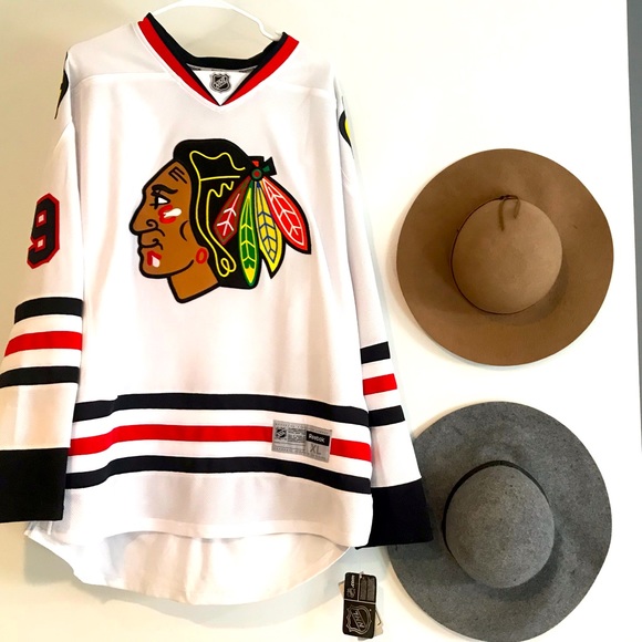 Autographed Bobby Hull Jersey #9 - Picture 1 of 5